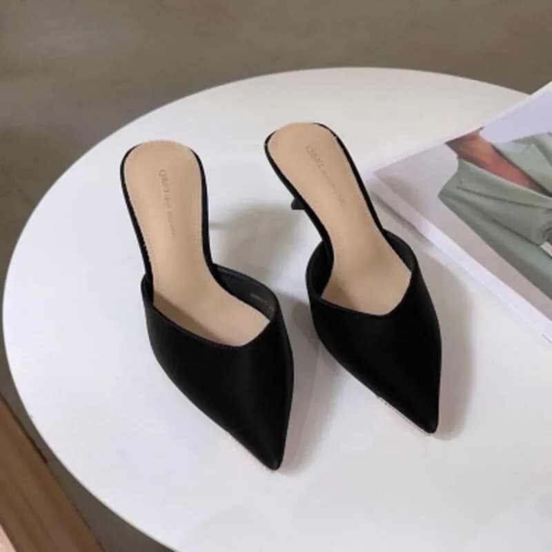 Classic black women's shoes - luxurious elegance for every occasion