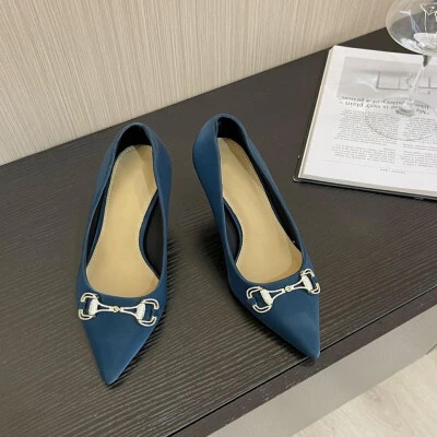 حذاء نسائي بكعب أزرق أنيق صورة حذاء كعب نسائي بلون أزرق